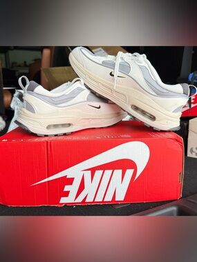 Nike Air Max Bliss Next Nature Running Shoes size W9.5/M7
